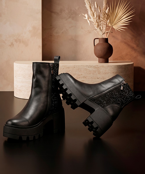 Botines Renata color negro para mujer